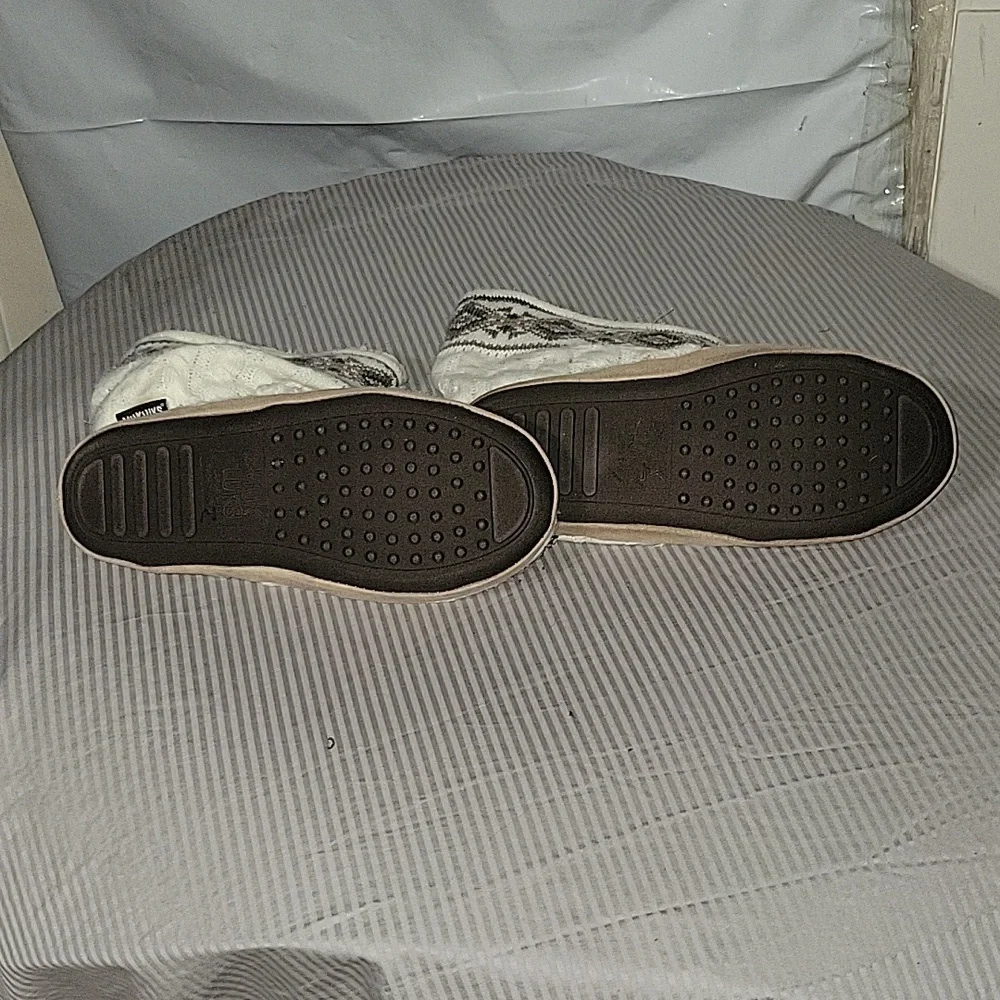 Muk Luks cozy slipper